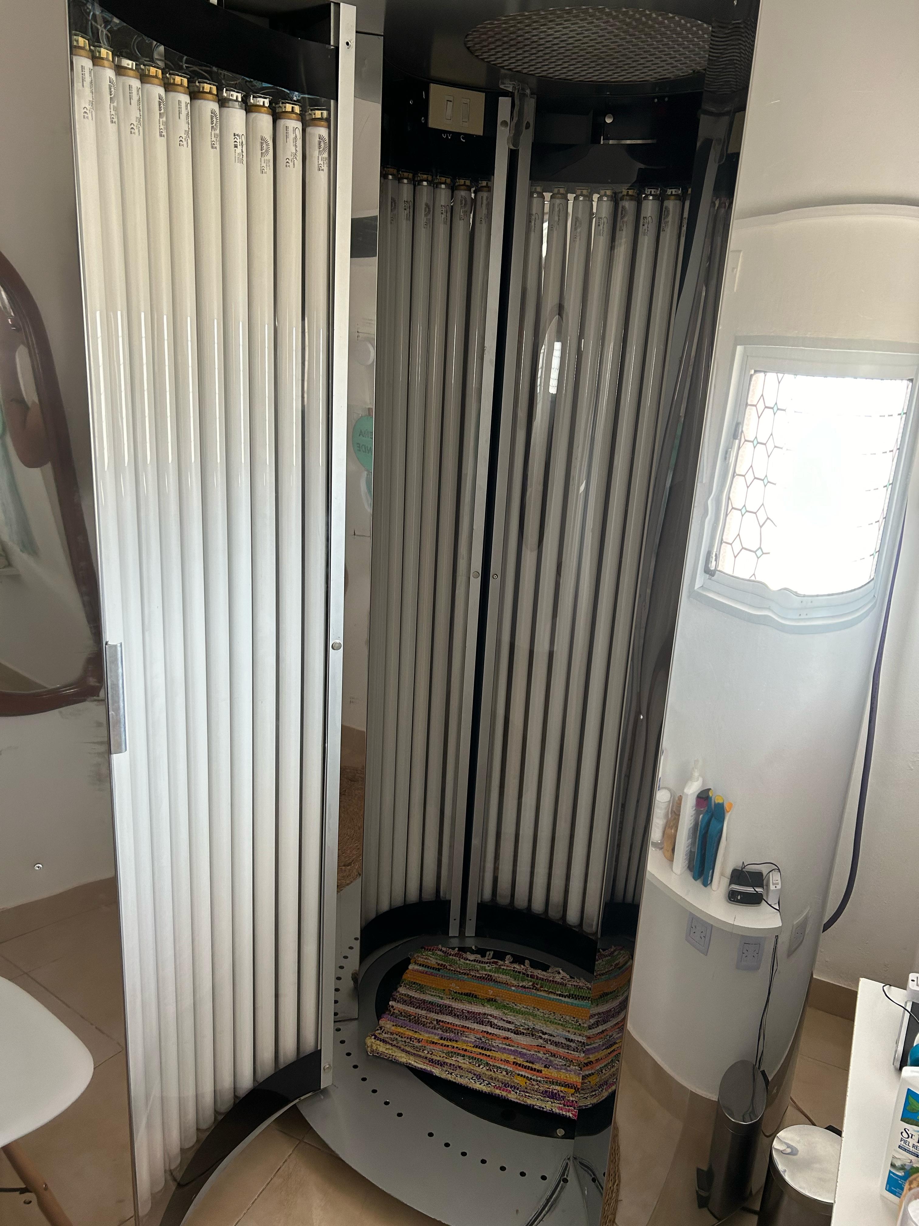 Cabina vertical UV + colágeno de Piel Morena